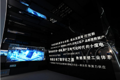 优奇人形机械人和无人物流车正在协同做